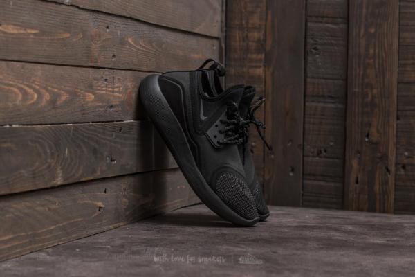 Nike Lunarcharge Essential W Black/ Dark Grey-Black-Volt