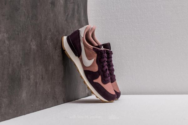 Nike WMNS Internationalist Particle Pink/ Light Bone
