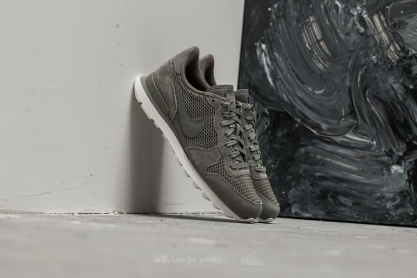 Nike W Internationalist Premium Dark Stucco/ Dark Stucco-Sail