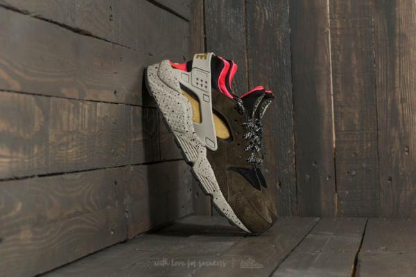 Nike Air Huarache Run Premium Black/ Desert Moss-Solar Red