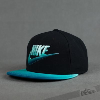 Nike Seasonal Futura True Black