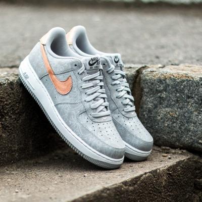 Nike Air Force 1´07 LV8 Wolf Grey/Metallic Red Bronze-White