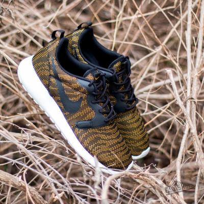 Nike WMNS Rosherun KJCRD Bronzine/Black-Sail