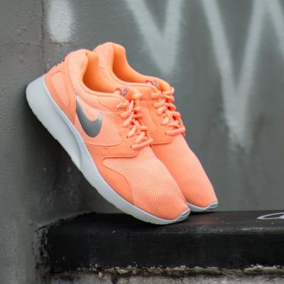 WMNS Nike Kaishi Sunset Glow/ Metallic Silver- White