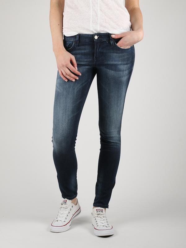 Džíny Diesel Skinzee-Low-Zip L.32 Pantaloni Modrá