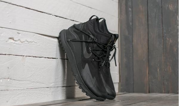 Nike Terra Sertig Boot Black/ Black-Metallic Gold