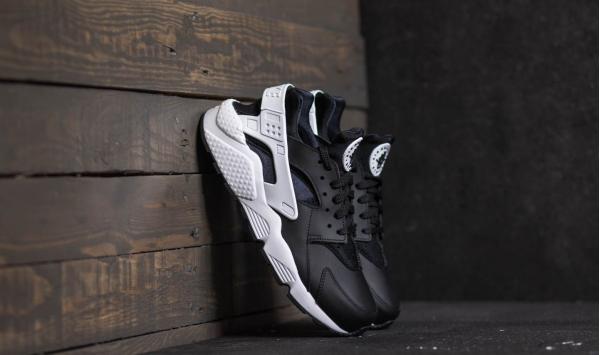 Nike Air Huarache Black/ White