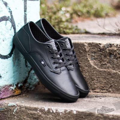 Radii Axel Triple Black Waxed Pebble Leather