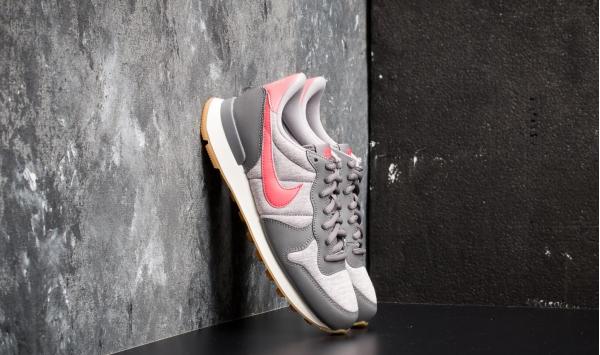 Nike Wmns Internationalist Gunsmoke/ Sea Coral
