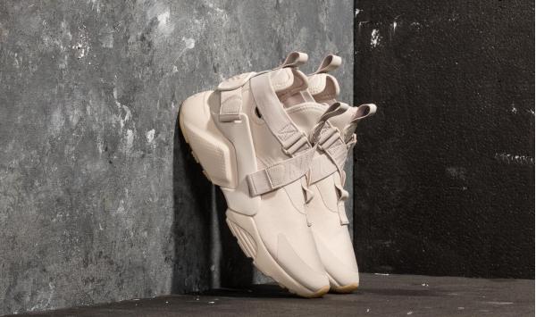 Nike W Air Huarache City Desert Sand/ Desert Sand-White