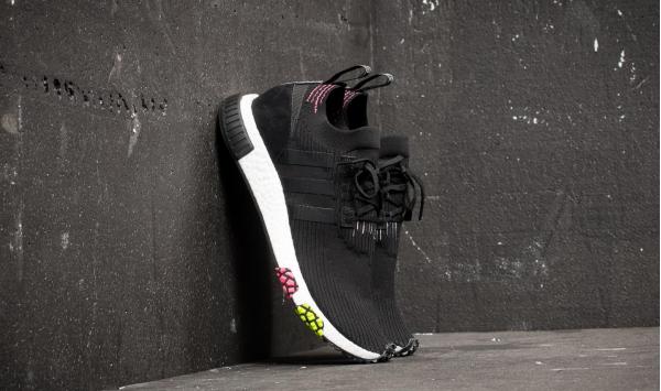adidas NMD_Racer Primeknit Core Black/ Core Black/ Solar Pink