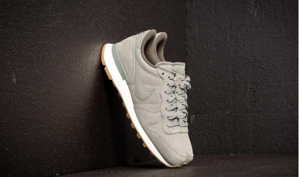 Nike W Internationalist SE Dark Stucco/ Dark Stucco