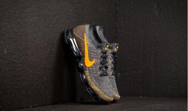 Nike Air Vapormax Flyknit Black/ Mineral Gold-Dark Grey
