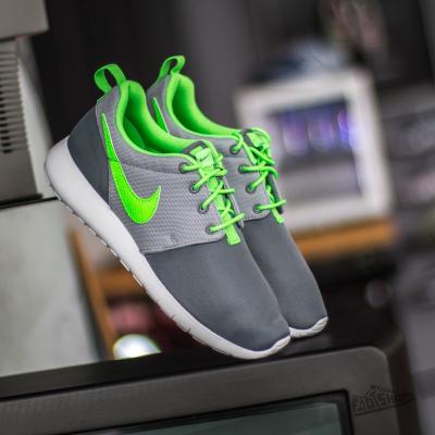 Nike Roshe One (GS) Classic Grey/ Green-Wolf Grey