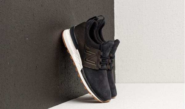 New Balance 574 Black/ Metallic Gold