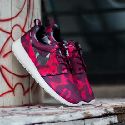 Wmns Nike Roshe One Print Deep Garnet/ Black-Gym Red