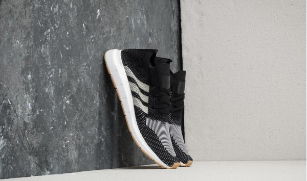 adidas Swift Run Primeknit Core Black/ Off White/ Ftw White
