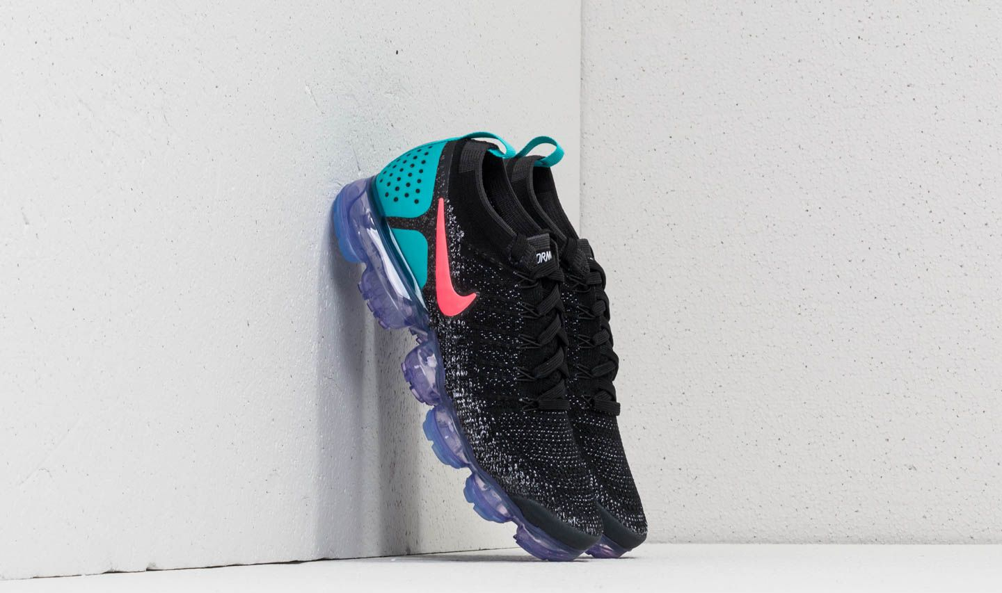 Nike Air Vapormax Flyknit 2 Black/ Hot Punch White Nike Air Vapormax Flyknit 2 Black/ Hot Punch White