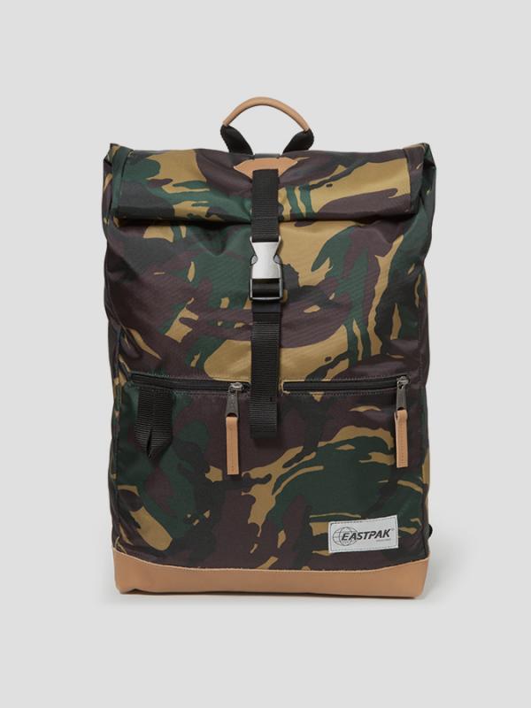 Batoh Eastpak Macnee Into Camo Barevná