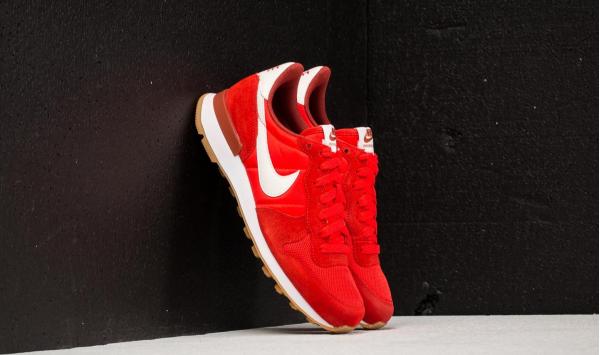 Nike Wmns Internationalist Habanero Red/ Mars Stone-Sail