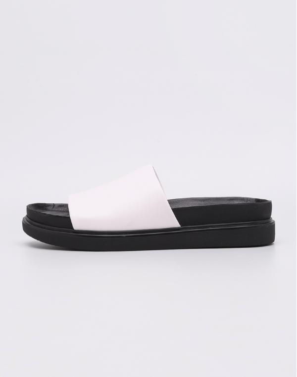 Vagabond Erin White 38