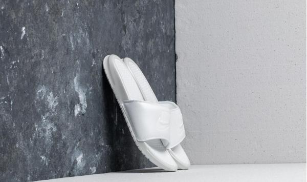 Nike Benassi JDI Metallic QS WMNS Metallic Summit White/ Summit White