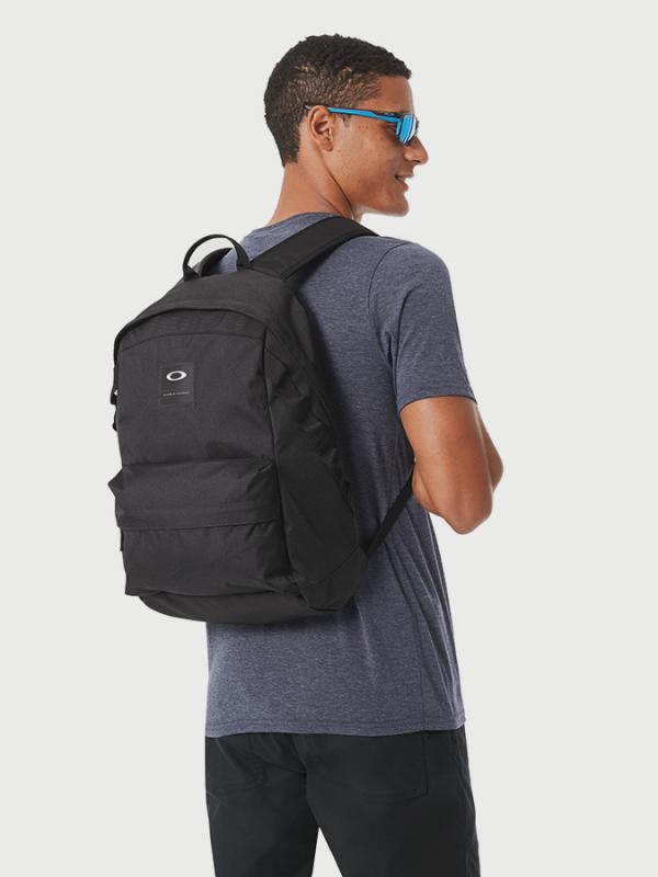 Batoh Oakley Holbrook 20L Backpack Černá