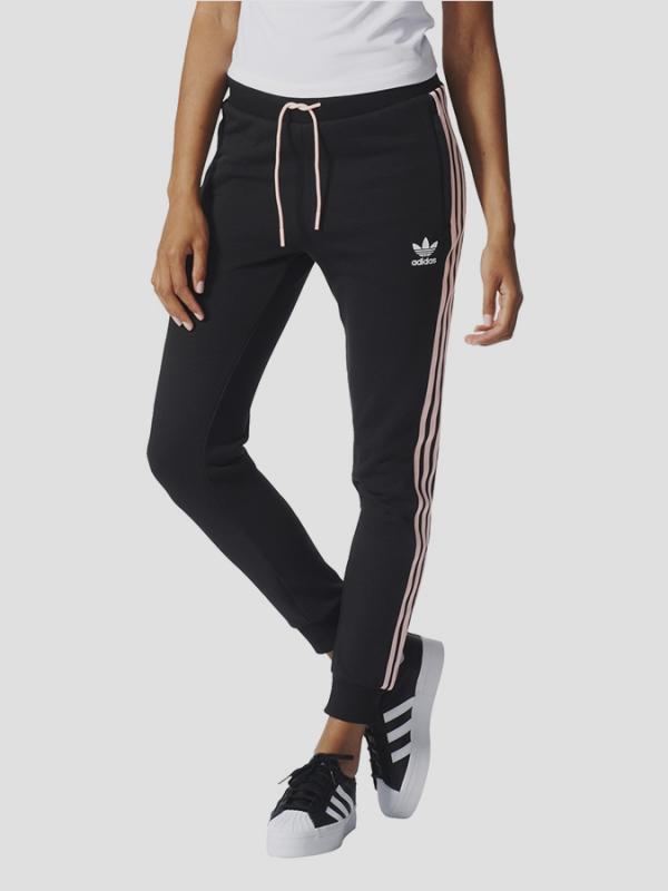 Tepláky adidas Originals REGULAR TP CUF Černá