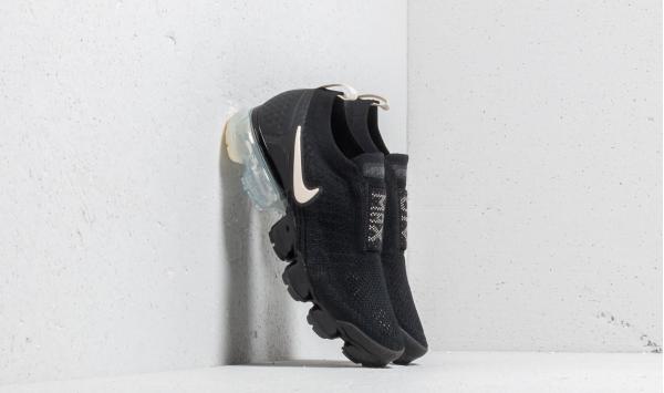Nike Wmns Air Vapormax Flyknit Moc 2 Black/ Light Cream-White