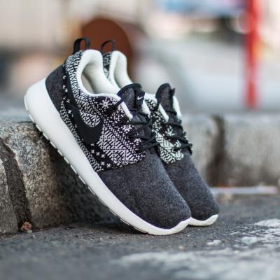 Nike WMNS Roshe One Winter Sweater Black/ Black-Sail