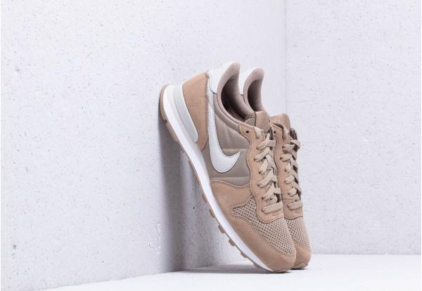 Nike Internationalist SE Khaki/ Light Bone-White