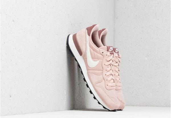 Nike WMNS Internationalist Particle Beige/ Summit White