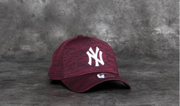 New Era 9Forty Engineered Fit New York Yankees Cap Maroon/ Black