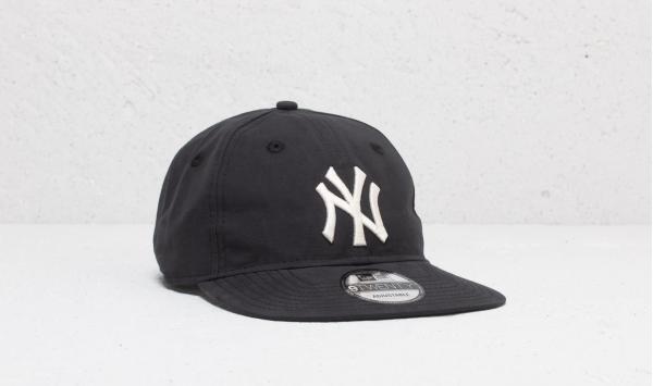 New Era 9Twenty MLB Light Weight Packable New York Yankees Cap Black/ White