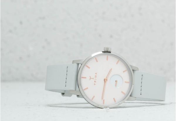 TRIWA Blush Svalan Light Gray
