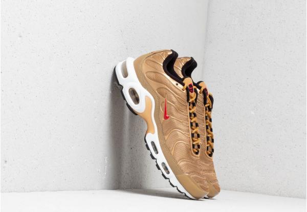 Nike Air Max Plus QS Metallic Gold/ University Red