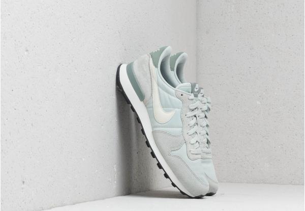 Nike WMNS Internationalist Light Silver/ Summit White