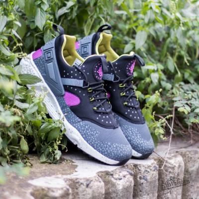 Nike Air Huarache Utility Premium Medium Berry/ Dark Grey-Black-Cactus