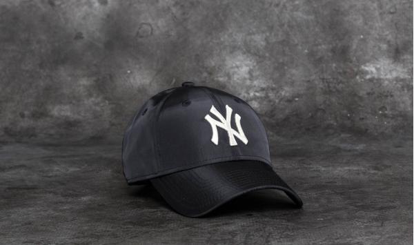 New Era 9Forty Women Sport New York Yankees Cap Black