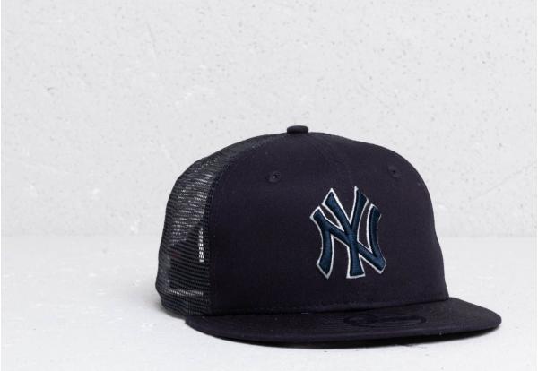 New Era 9Fifty MLB Essential New York Yankees Trucker Cap Navy