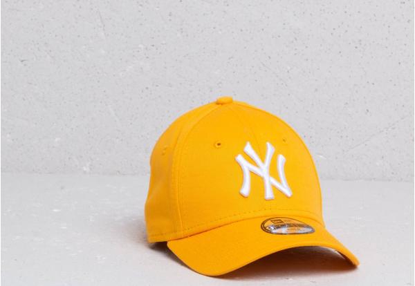 New Era 9Forty MLB Essential New York Yankees Cap Gold/ White