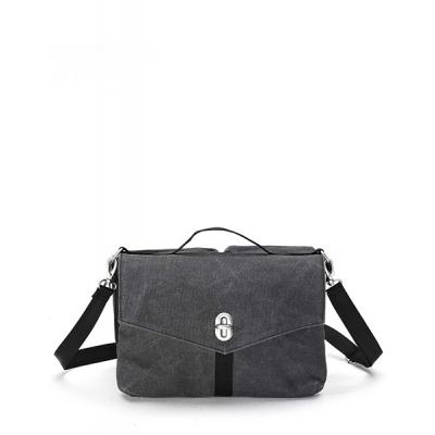 Taška QWSTION Shoulderbag Washed Black