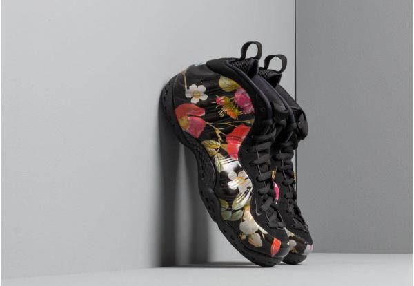 Nike W Air Foamposite One Black/ Black-Metallic Gold