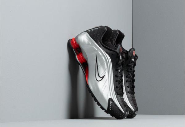 Nike Shox R4 Black/ Metallic Silver