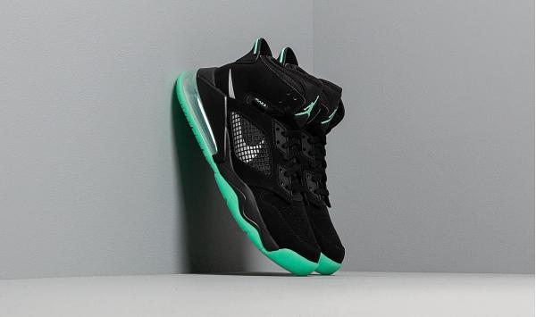 Jordan Mars 270 Black/ Reflect Silver-Green Glow