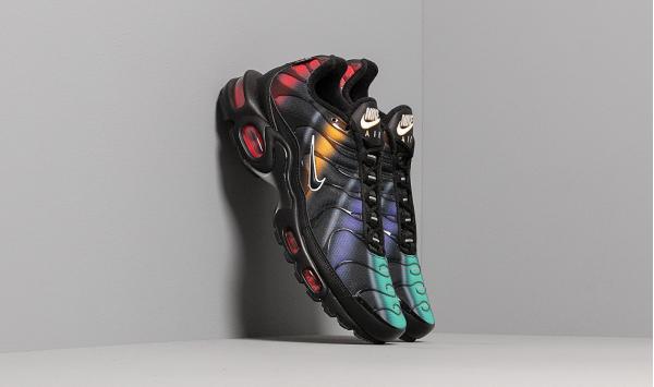 Nike Air Max Plus Se Black/ Flash Crimson-Kinetic Green