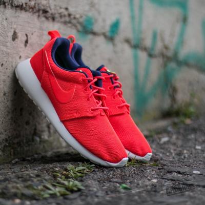 Wmns Nike Roshe One Moire Bright Crimson/ Bright Crimson-White
