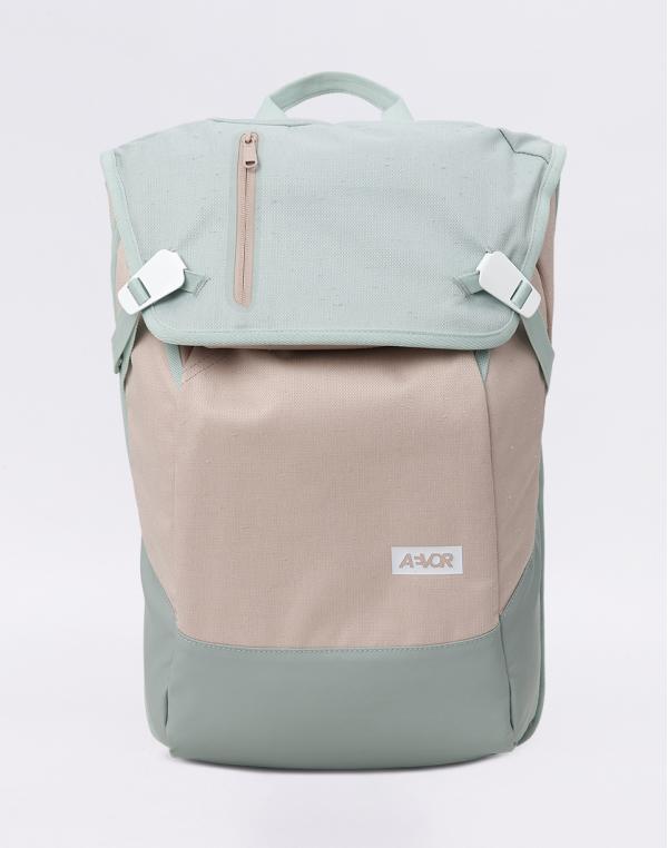 Aevor daypack 18l bichrome bloom