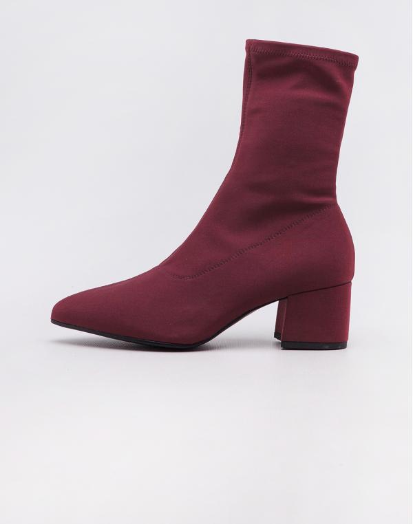 Vagabond Mya wine 37