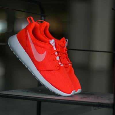 Nike Wmns Roshe One Total Crimson/ White